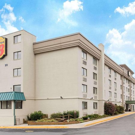 Super 8 By Wyndham Frederick Hotel Exterior photo