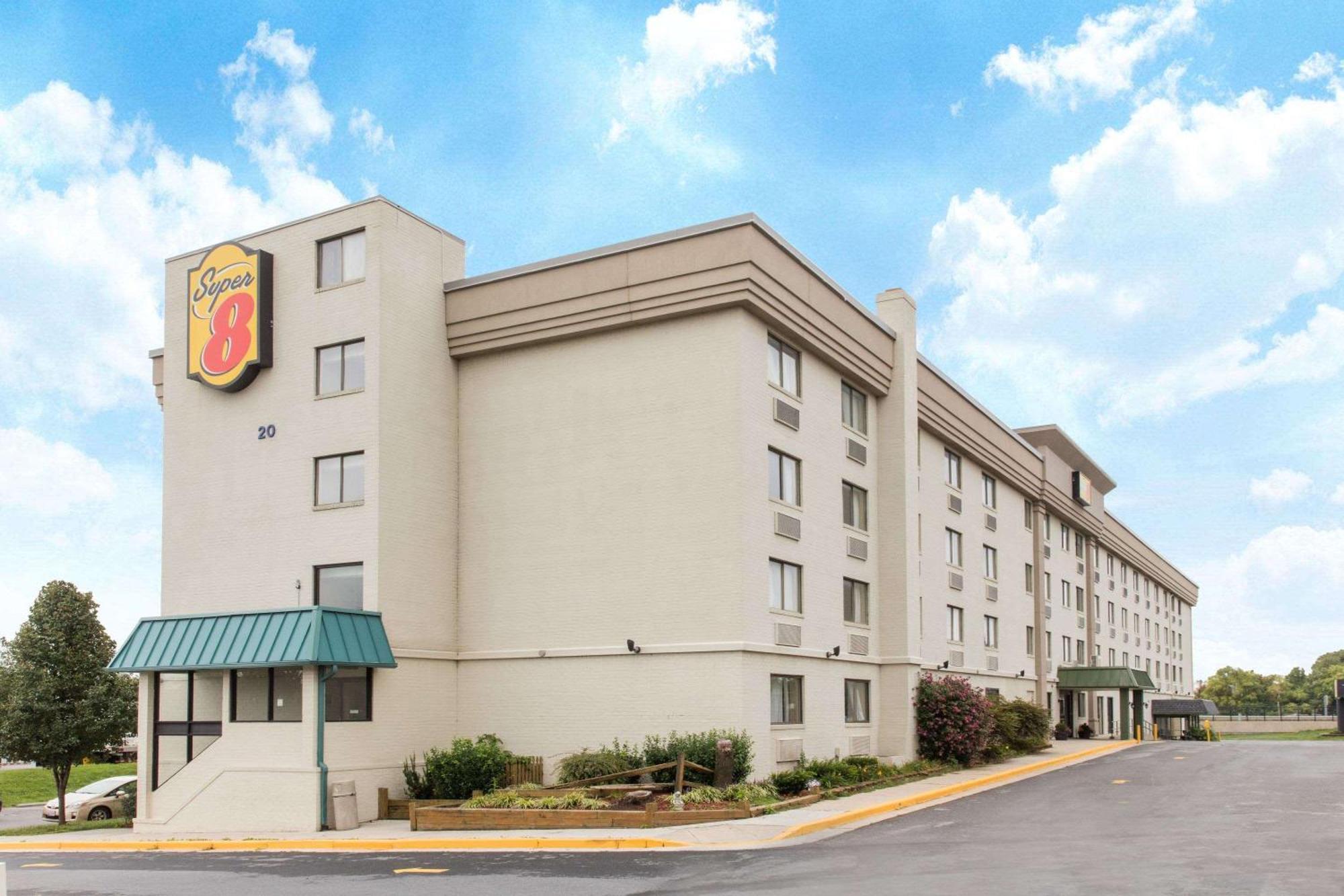 Super 8 By Wyndham Frederick Hotel Exterior photo