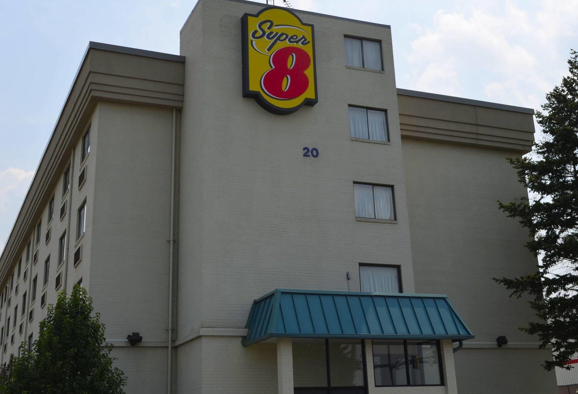 Super 8 By Wyndham Frederick Hotel Exterior photo
